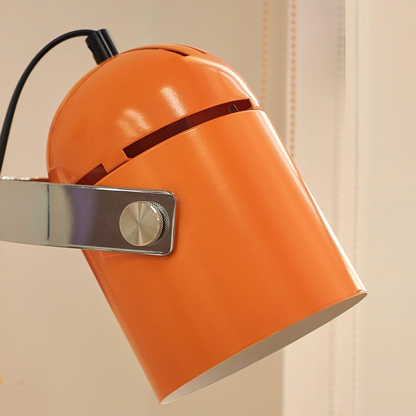 Averro Adjustable Desk Lamp