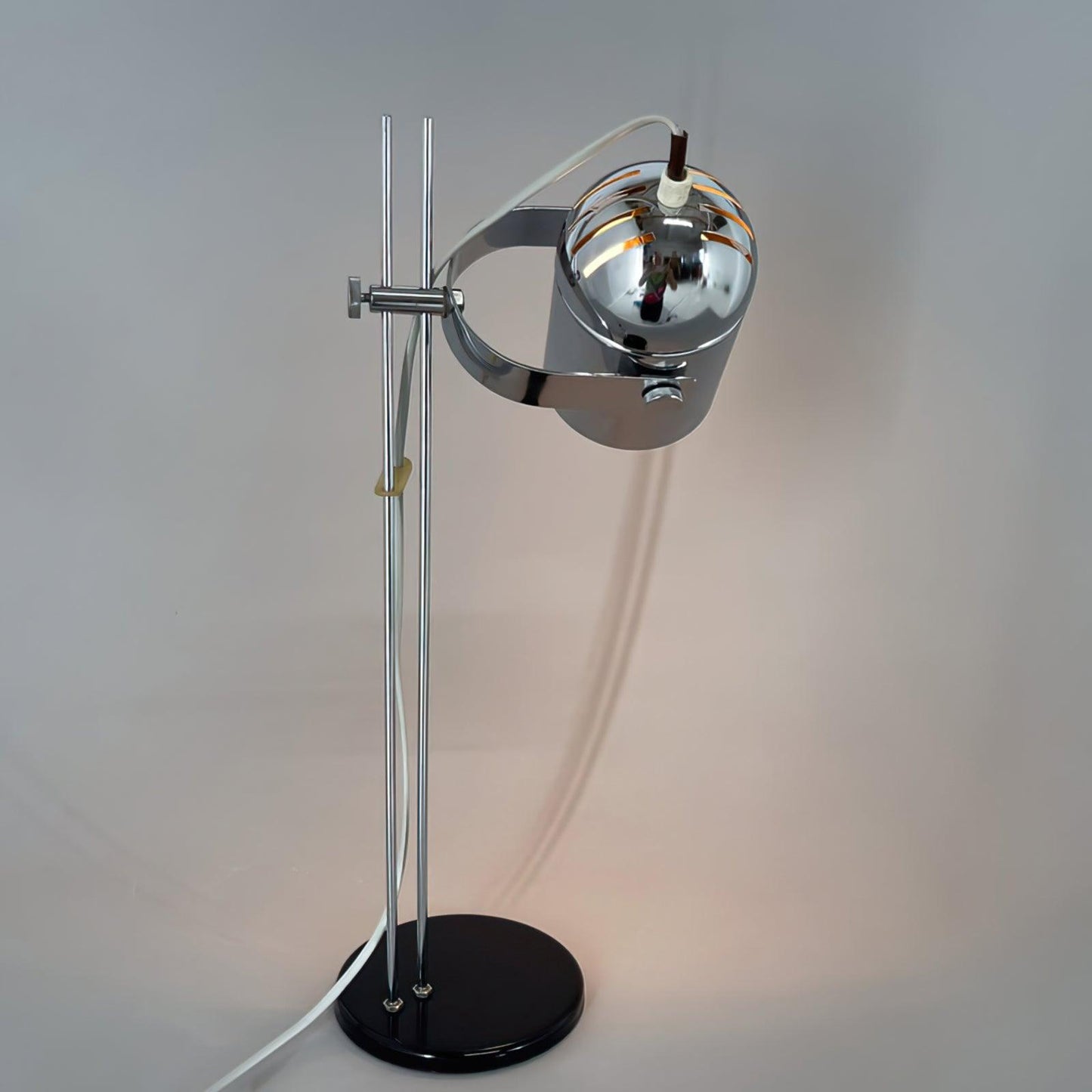 Averro Adjustable Desk Lamp