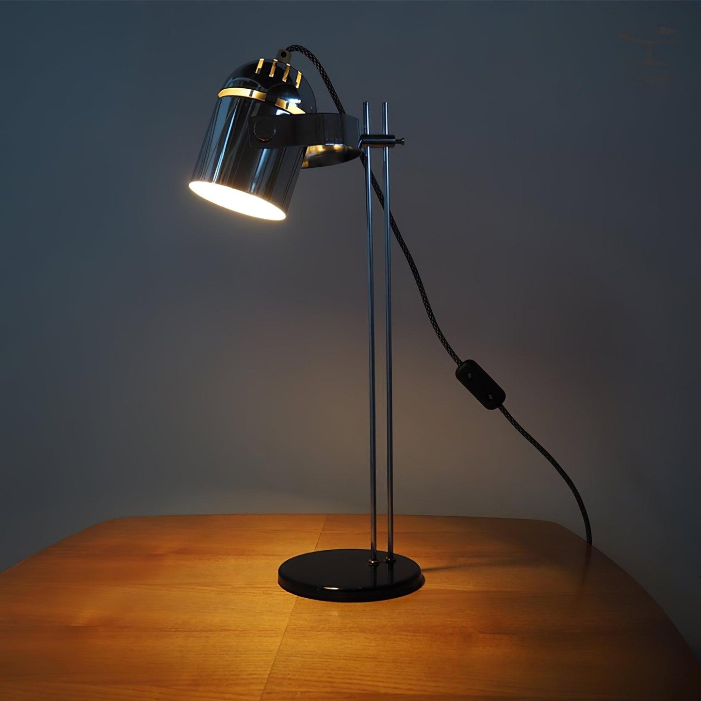 Averro Adjustable Desk Lamp