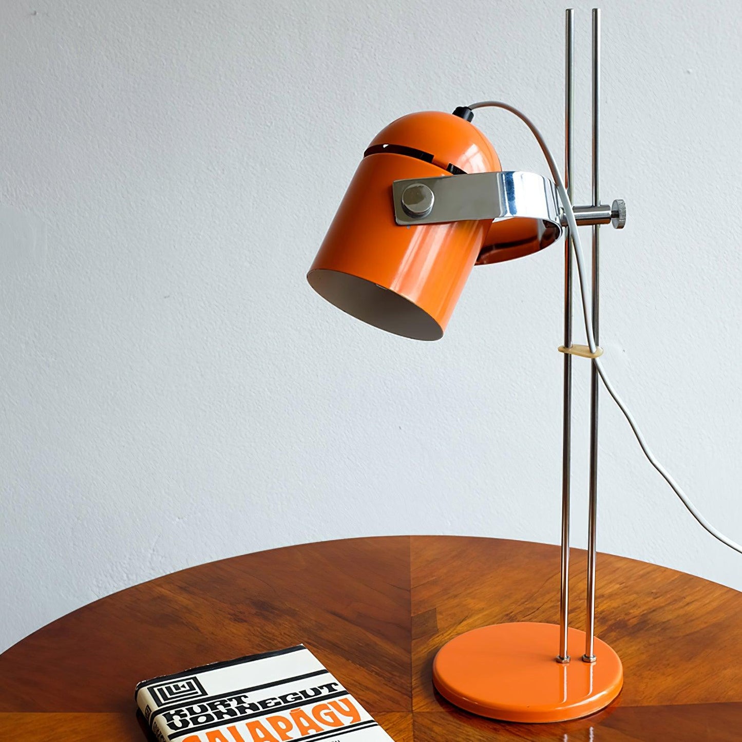 Averro Adjustable Desk Lamp