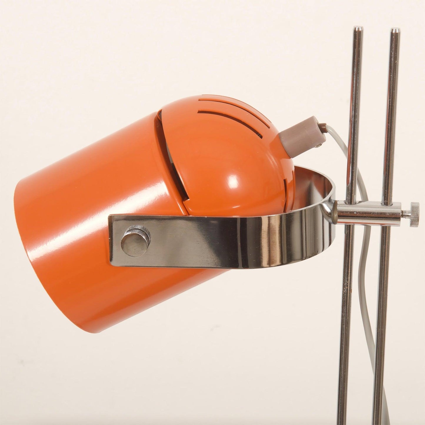 Averro Adjustable Desk Lamp
