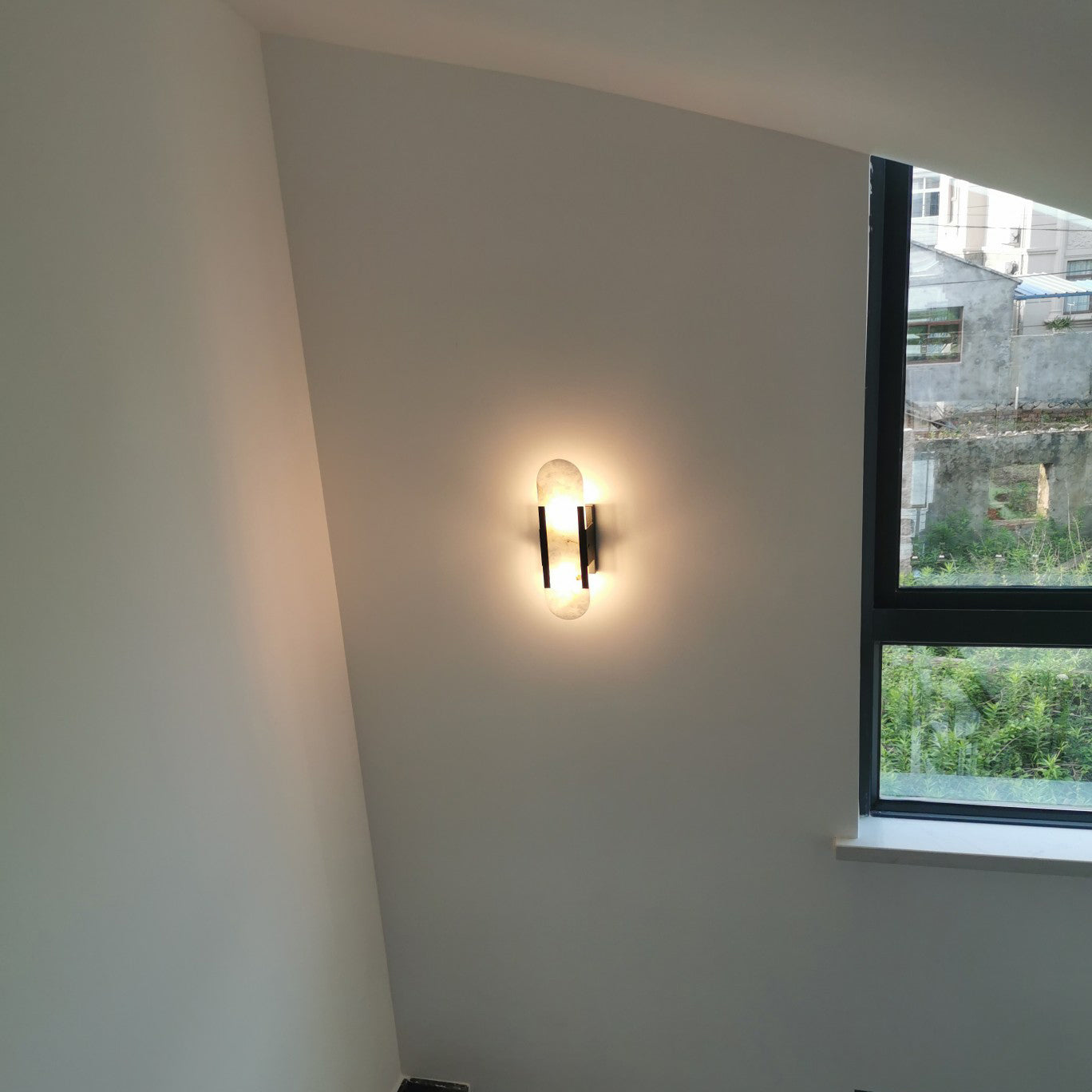 Arvix Modern Alabaster Wall Light