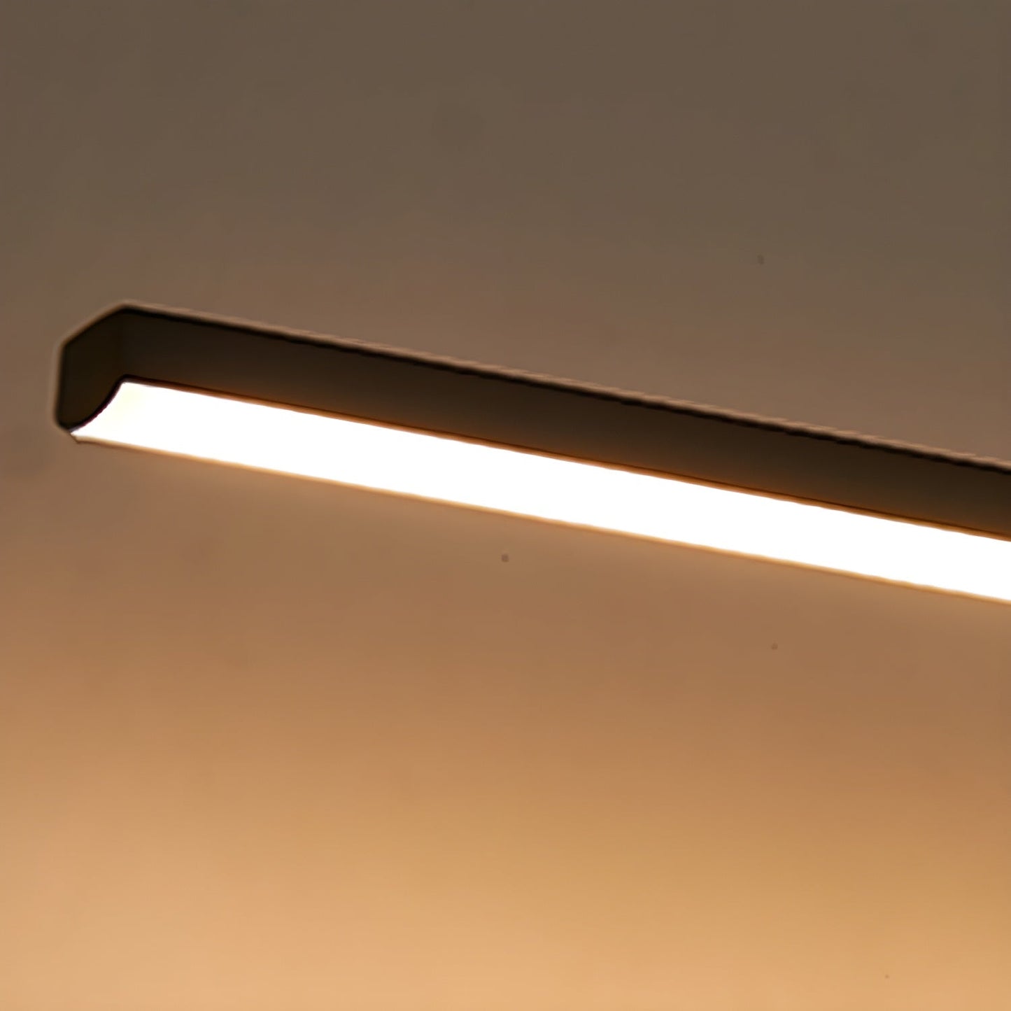 Avelis Linear Wall Light