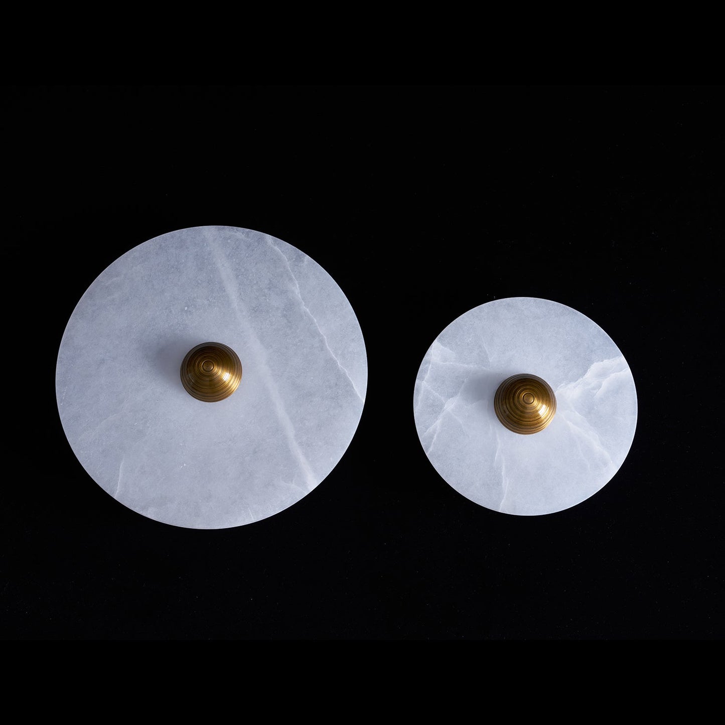 Arvix Round Alabaster Wall Lamp